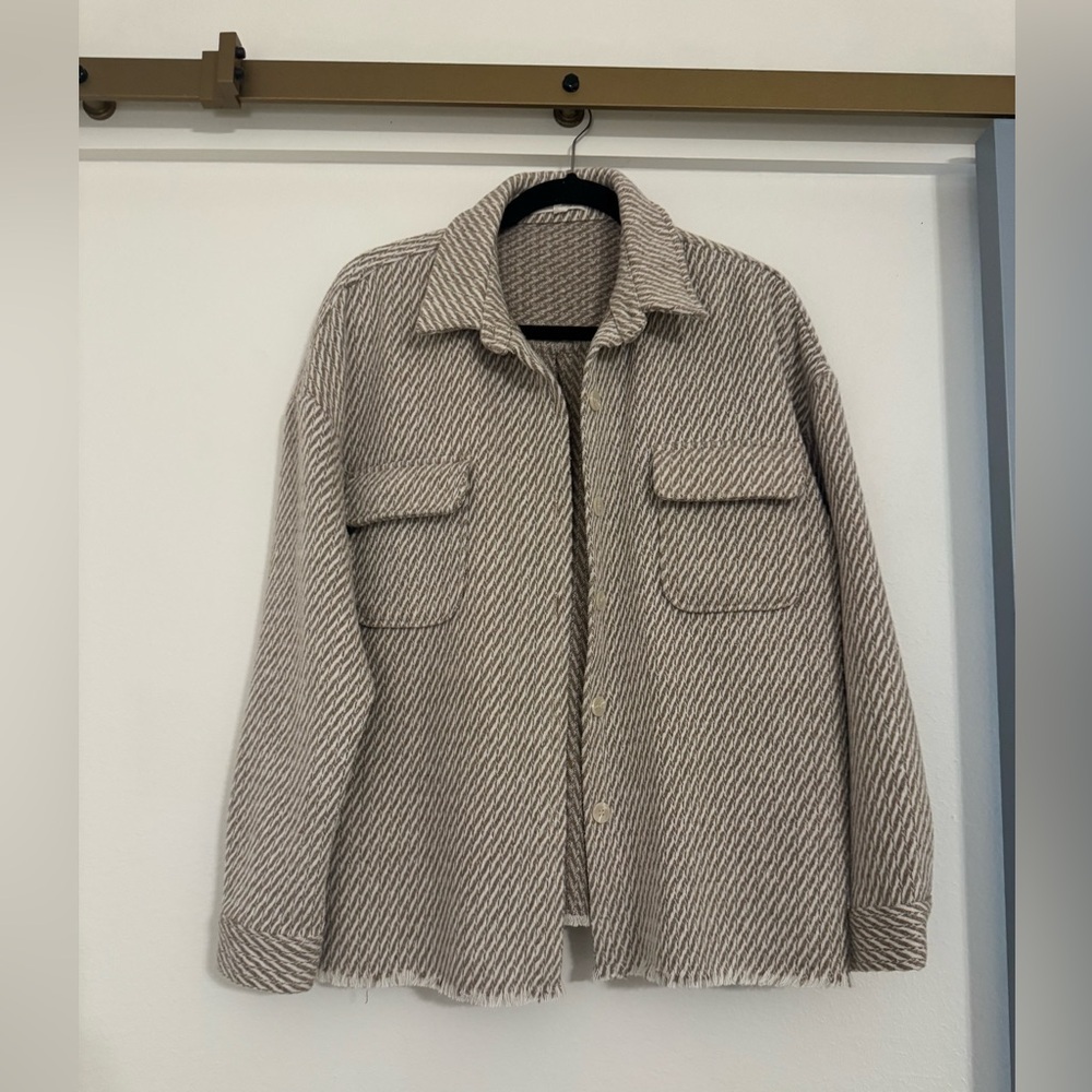 Women's Tan & White Houndstooth Like Pattern Jacket